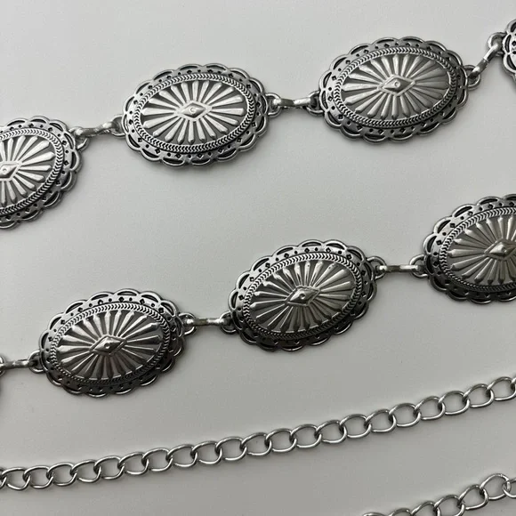 Western Oval Linked Concho Chain Belt - Picture 2 of 3